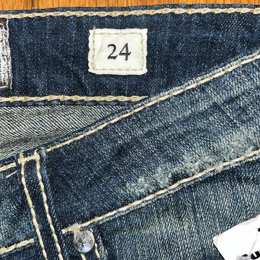 NWT BKE Sabrina Embellished Sequins Blue Denim Capri Jeans Size 24